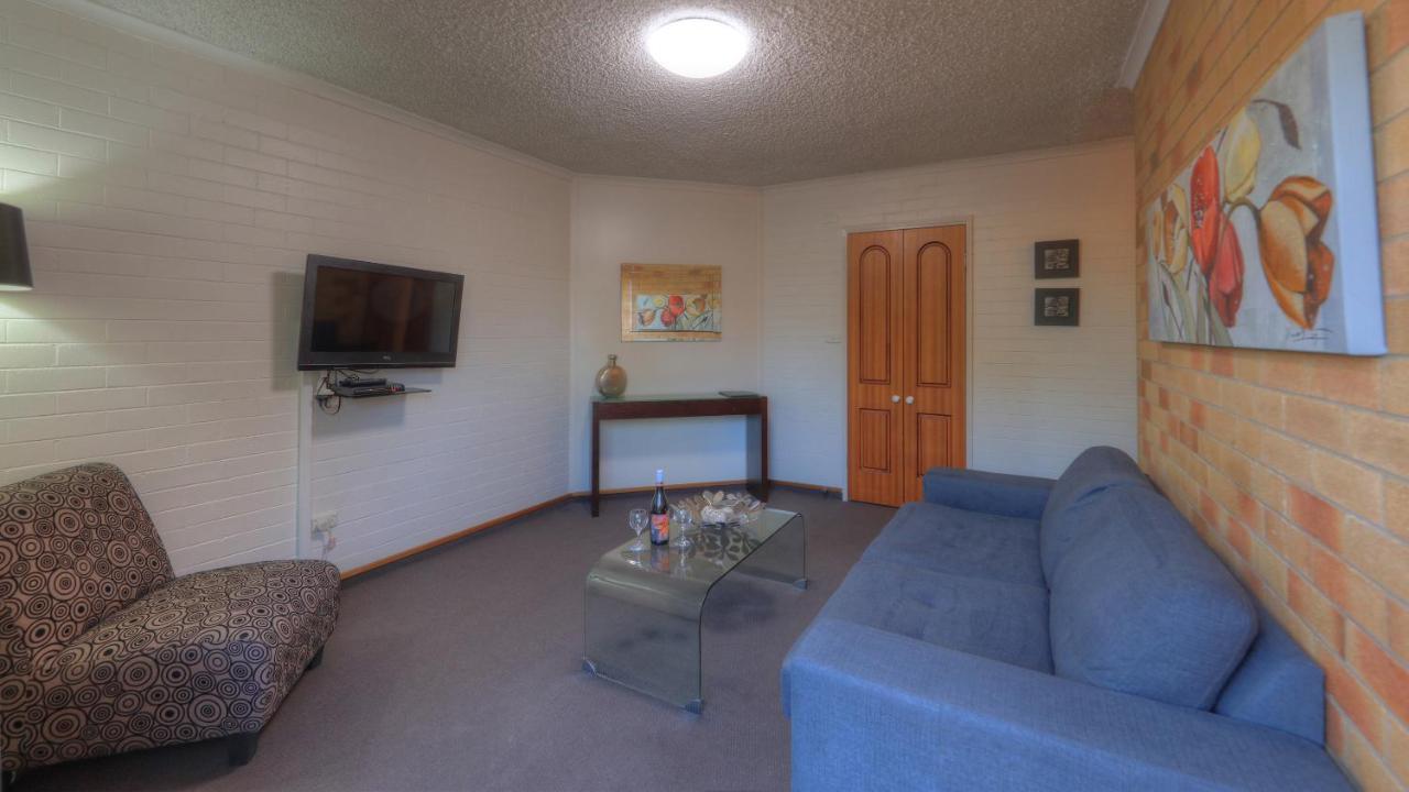 Cousins Motor Motel