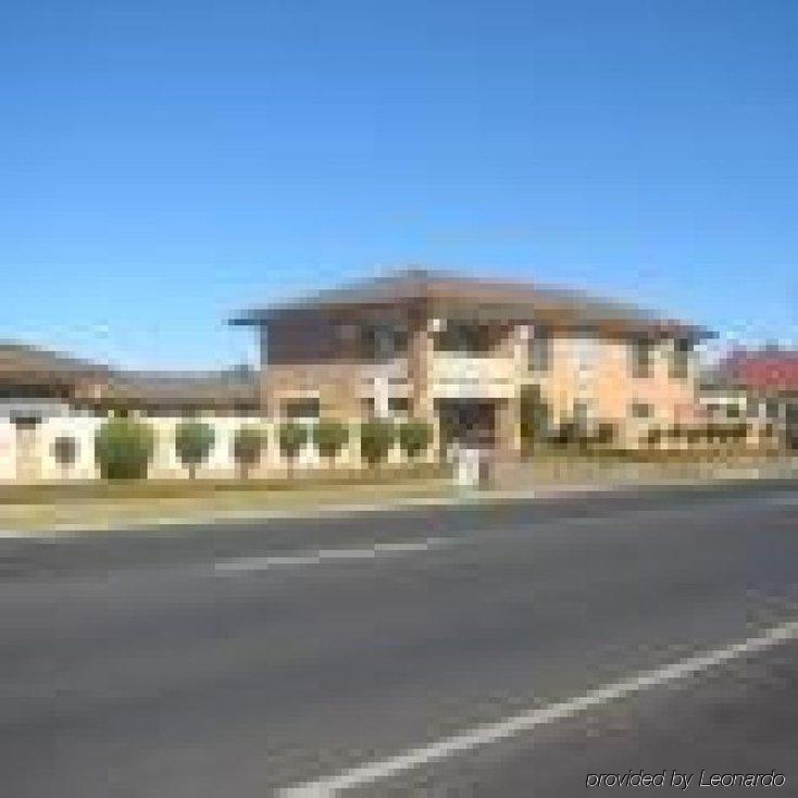 Cousins Motor 3* Inverell